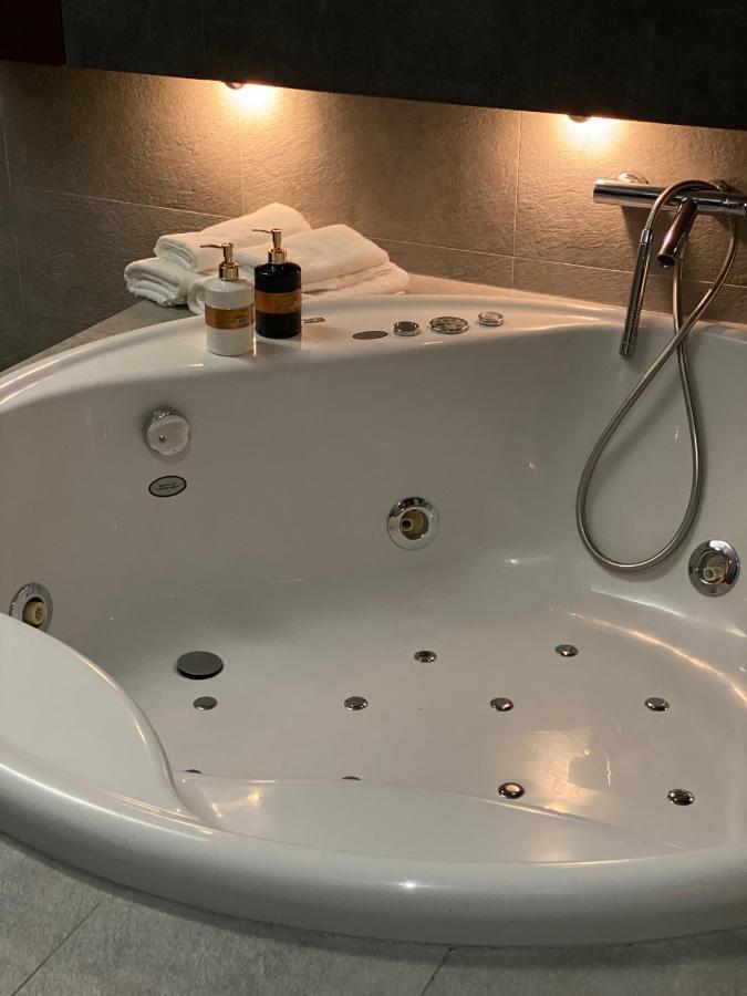 Family & Business Sauna Apartments Klonowa Nad Zalewem, Unikat Spa Kielce Ngoại thất bức ảnh